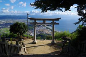 高屋神社（昼間の天空の鳥居）