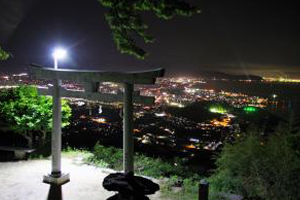 高屋神社（夜の天空の鳥居）